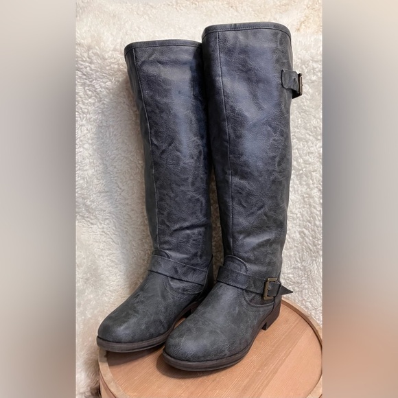 EUC Journee Collection Taupe Zipper Knee-High Women's Boots Size 7 - Picture 3 of 11